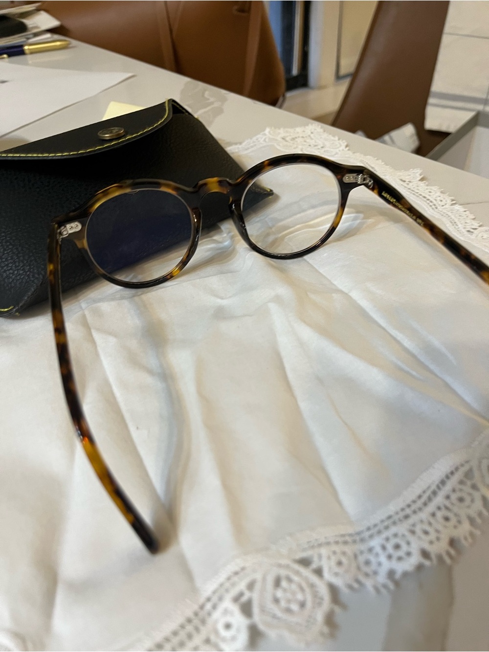 MOSCOT Tortoiseshell Round Frame Sunglasses with Gradient Lenses - Picture 3 of 6